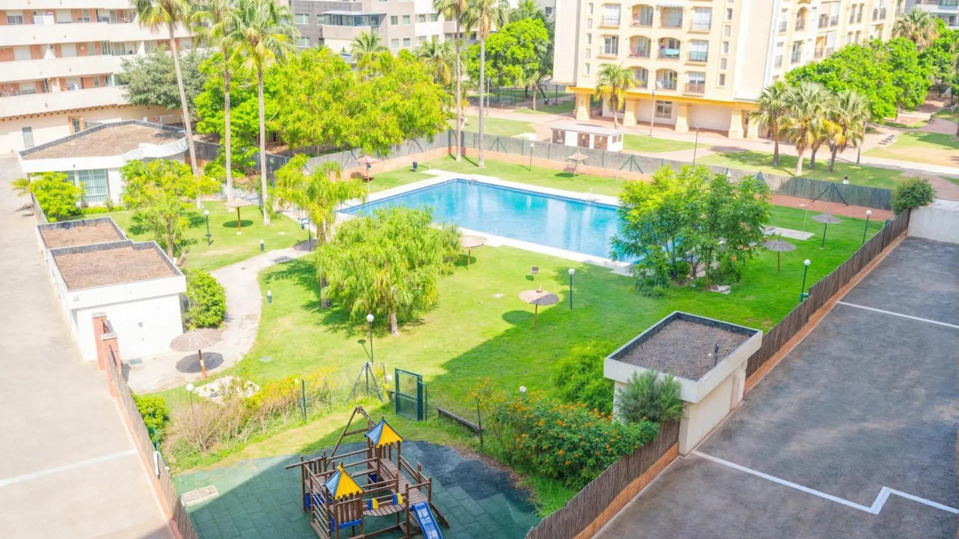 Central Park-Coastal Refuge By The Beach Estepona