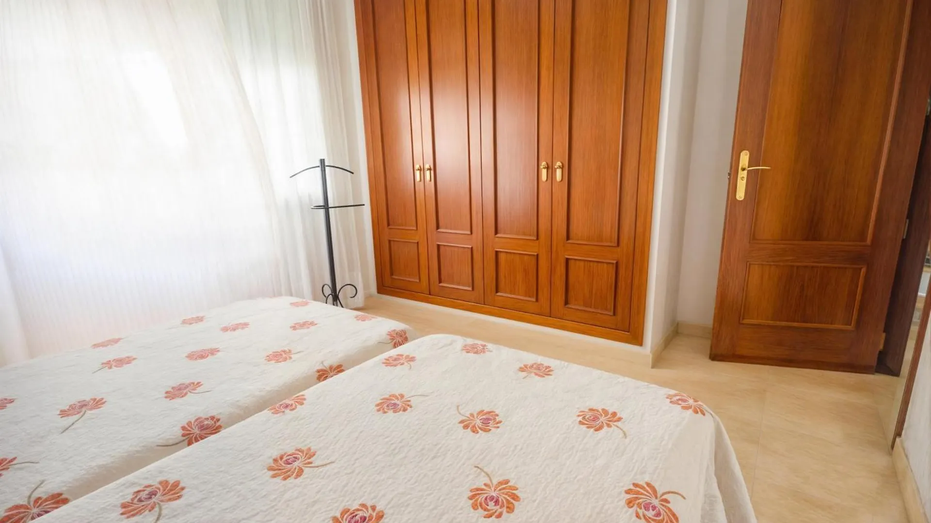 Central Park-Coastal Refuge By The Beach Estepona