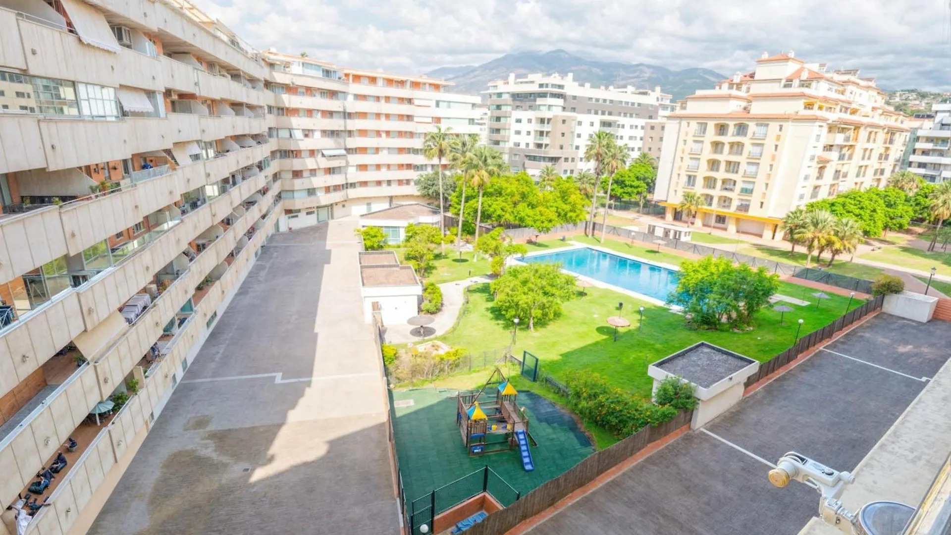 Central Park-Coastal Refuge By The Beach Estepona Apartment